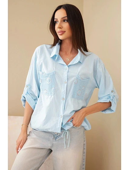 Dámská bavlněná košile s model 22207105 dole a kapsami modrá - K-Fashion