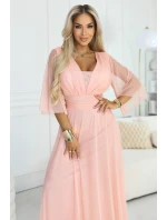 Dlouhé třpytivé plus size šaty s výstřihem a rukávy broskvová barva model 21961748 - numoco basic