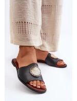 model 21665471 Kožené Žabky Na Ploché Podrážce S Ozdobou Černé - Zazoo model 21665471 Kožené Žabky Na Ploché Podrážce S Ozdobou Černé - Zazoo