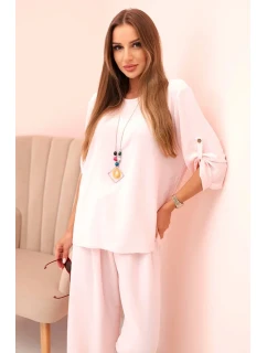 Dámský komplet s halenkou s náhrdelníkem a širokými nohavicemi pudrově růžová