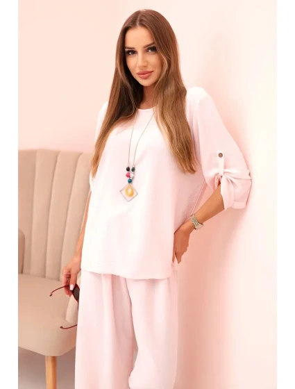 Dámský komplet s halenkou s náhrdelníkem a širokými nohavicemi pudrově růžová Dámský komplet s halenkou s náhrdelníkem a širokými nohavicemi pudrově růžová