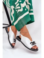 Sandály Na Ploché Podpatky S Dekorací Eko Kůže Stříbrné Tillireta Sandály Na Ploché Podpatky S Dekorací Eko Kůže Stříbrné Tillireta