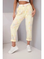 Dámské viskózové kalhoty s květinovým vzorem a páskem žluté Dámské viskózové kalhoty s květinovým vzorem a páskem žluté