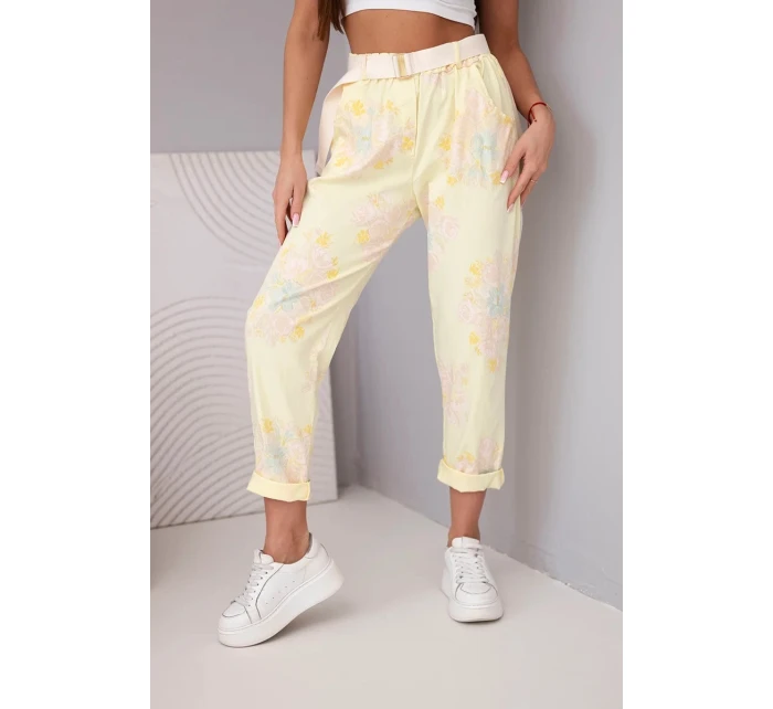 Dámské viskózové kalhoty s květinovým vzorem a páskem žluté Dámské viskózové kalhoty s květinovým vzorem a páskem žluté