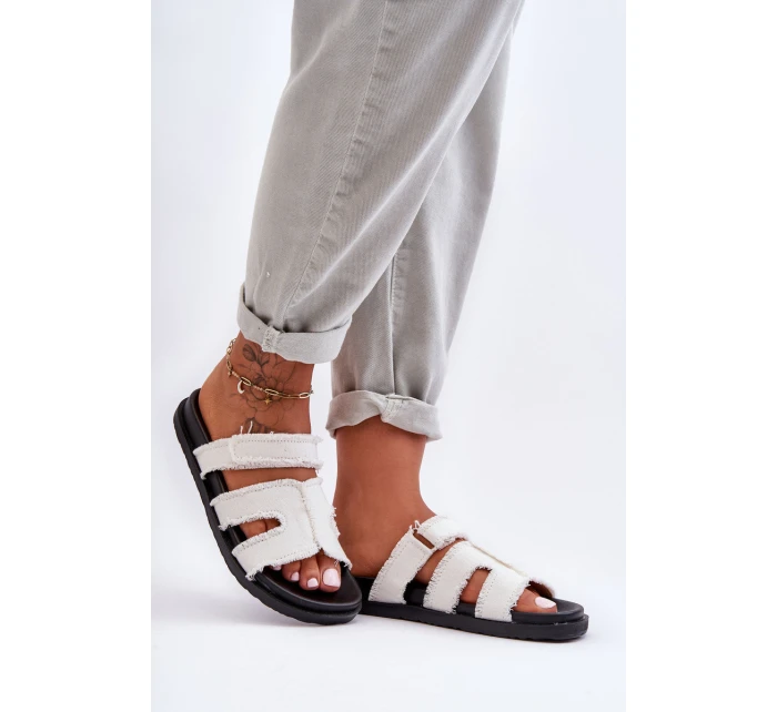 Dámské látkové sandály s lemovkou bílou model 21628614 - Boto Dámské látkové sandály s lemovkou bílou model 21628614 - Boto