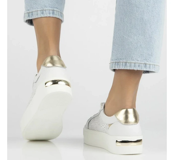 Bílé kožené polobotky na platformě Filippo DP7668/26