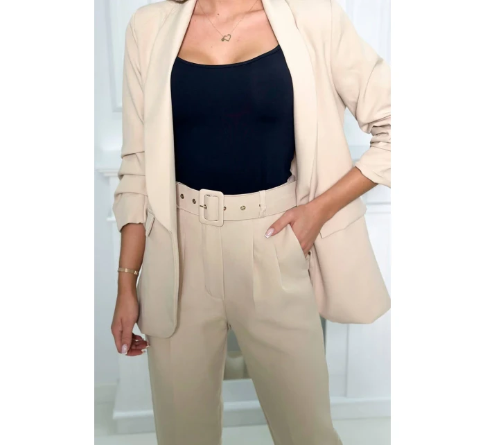 Elegantní souprava saka a kalhot tmavě béžové barvy Elegantní souprava saka a kalhot tmavě béžové barvy