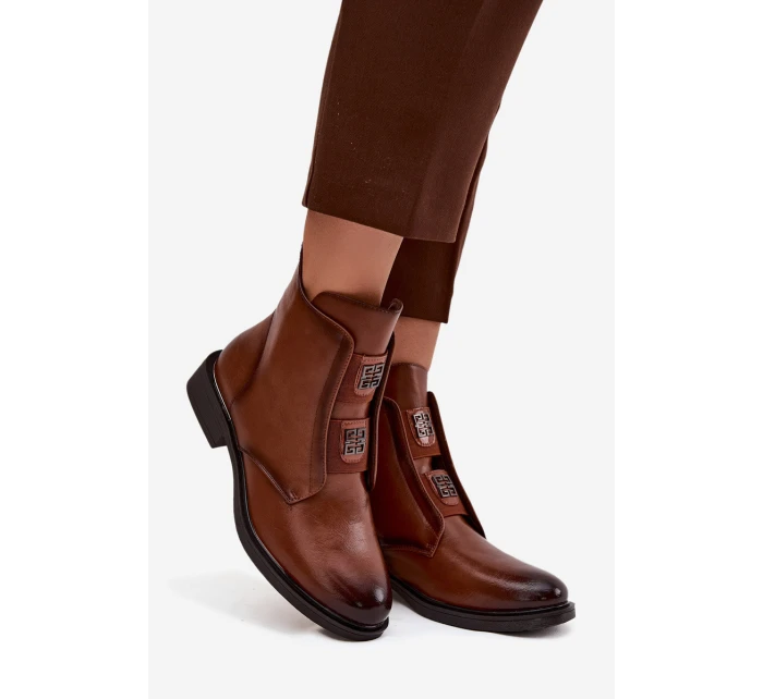 Dámské boty s izolací na nízkém podpatku s ozdobami hnědé model 21712145 - EVENTO Dámské boty s izolací na nízkém podpatku s ozdobami hnědé model 21712145 - EVENTO