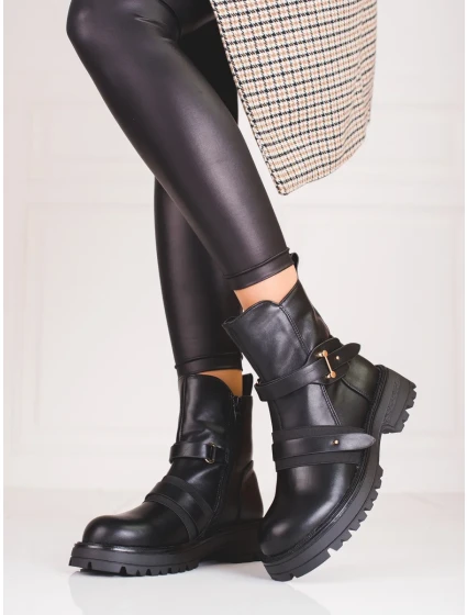 Trendy dámské černé kotníčkové boty na plochém podpatku Trendy dámské černé kotníčkové boty na plochém podpatku