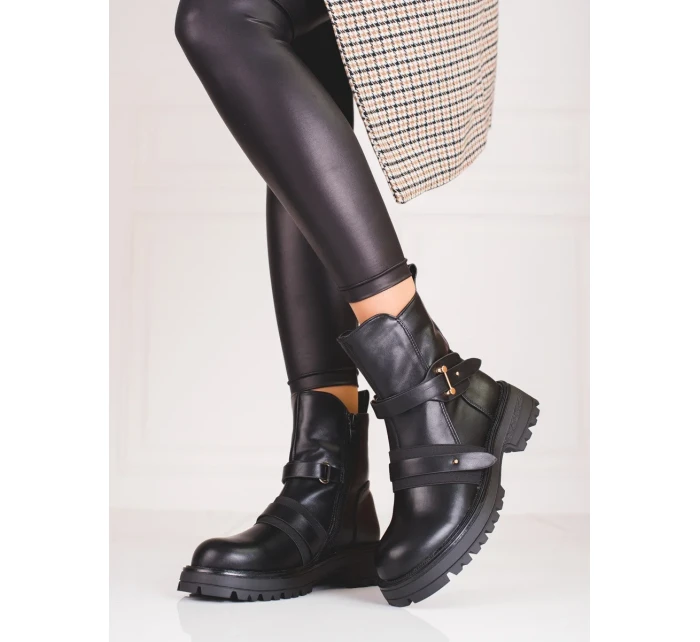 Trendy dámské černé kotníčkové boty na plochém podpatku Trendy dámské černé kotníčkové boty na plochém podpatku