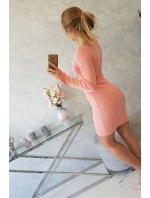 Šaty se zlatým řetízkem meruňková