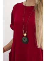 Šaty s kapsami a přívěskem Burgundsko