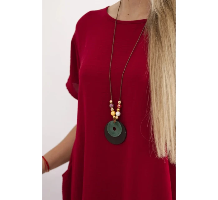 Šaty s kapsami a přívěskem Burgundsko