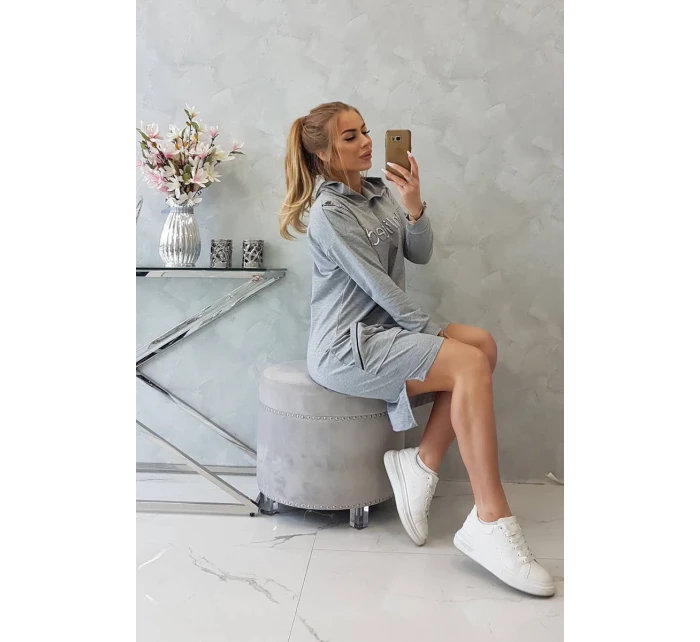 Neomezené šedé šaty Neomezené šedé šaty