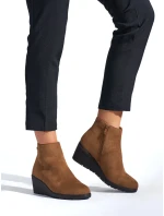 Trendy hnědé dámské kotníčkové boty na klínku Trendy hnědé dámské kotníčkové boty na klínku