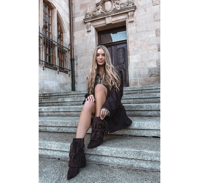 Dámské kotníkové boty na podpatku s třásněmi a zlatými přezkami čokoládové Evelisse Dámské kotníkové boty na podpatku s třásněmi a zlatými přezkami čokoládové Evelisse