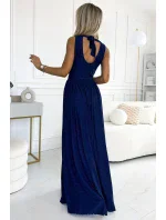 Tmavě modré dlouhé dámské šaty s výstřihem a zavazováním na zádech model 20298469 - numoco Tmavě modré dlouhé dámské šaty s výstřihem a zavazováním na zádech model 20298469 - numoco