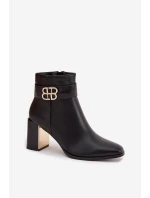 Dámské kotníkové boty na podpatku s páskem a zlatým detailem Galinne – černé