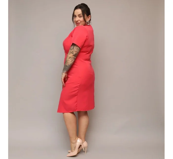 Dámské  šaty v korálové barvě v délce ke kolenům model 20070154 - Moon
