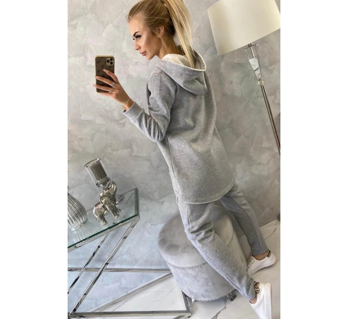 Šedá souprava kalhot baggy Šedá souprava kalhot baggy