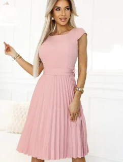 LILA Klasické plisované šaty s krátkými rukávy a páskem  ROSE model 20962524 - numoco