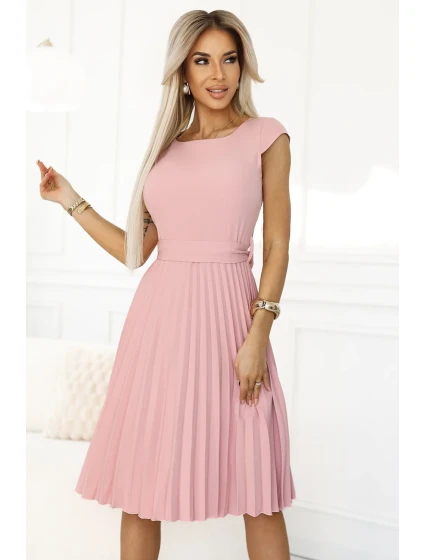 LILA Klasické plisované šaty s krátkými rukávy a páskem  ROSE model 20962524 - numoco
