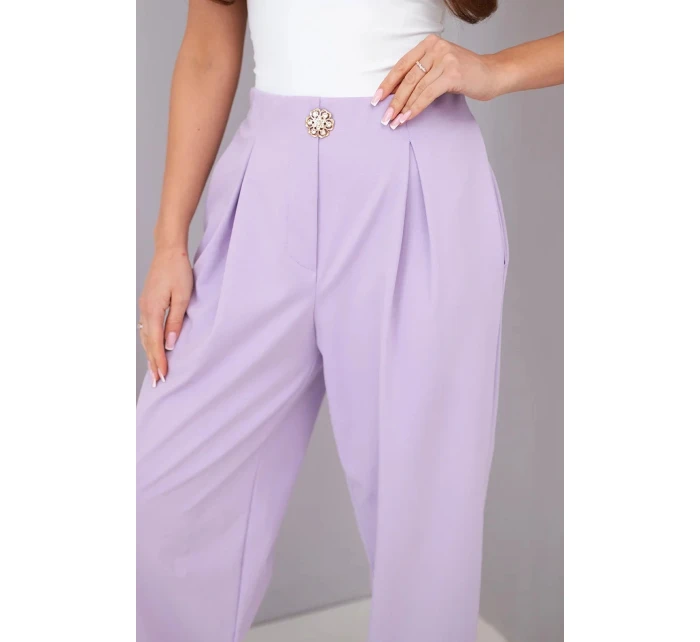 Dámské bavlněné kalhoty s vysokým pasem a ozdobným knoflíkem světle fialové
