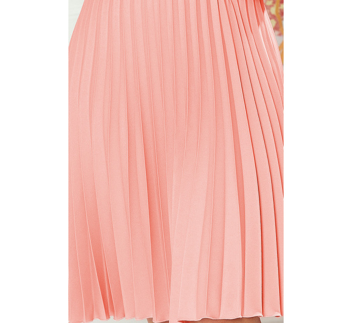 LAYLA - Plisované dámské šaty v broskvové barvě s opaskem 396-1