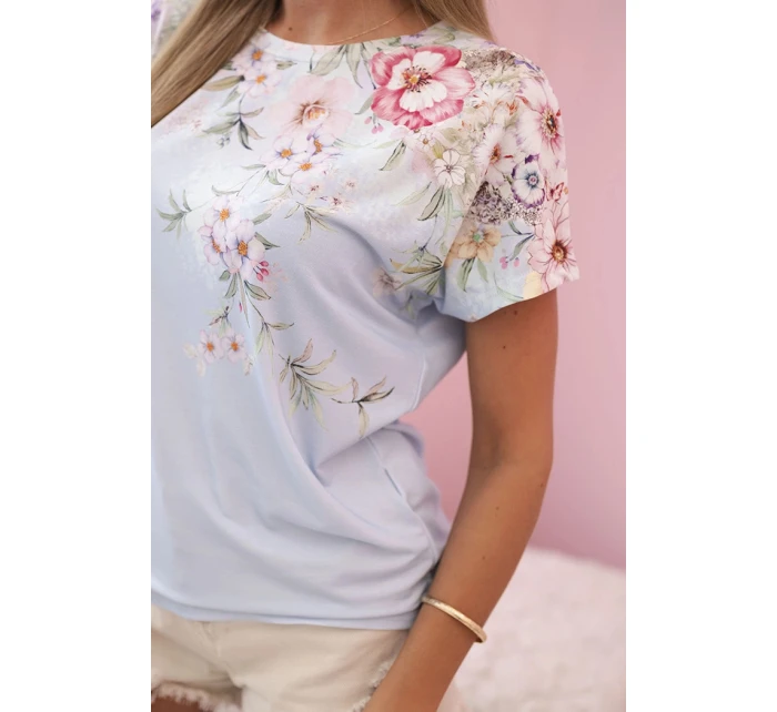 Dámská bavlněná blůza s krátkým rukávem a květinovým potiskem modrá Dámská bavlněná blůza s krátkým rukávem a květinovým potiskem modrá