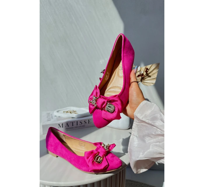 Dámské baleríny z semiše s mašlí a broží model 21666253 - Boto