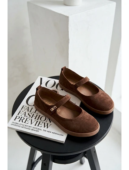 Kožené semišové baleríny Barefoot s páskem model 22073658 Čokoládové - Zazoo Kožené semišové baleríny Barefoot s páskem model 22073658 Čokoládové - Zazoo