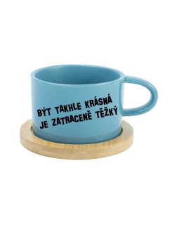 BÝT TAKHLE KRÁSNÁ JE ZATRACENÉ TEŽKÝ - modrý hrníček makronka 200 ml