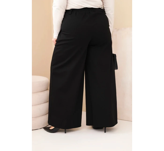 Dámské kalhoty Plus Size se širokým nohavicí a ozdobným květem v pase černé