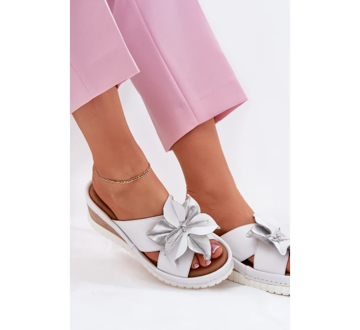 Kožené Dámské Klapky Na Platformě S Ozdobným  model 21695988 - Artiker