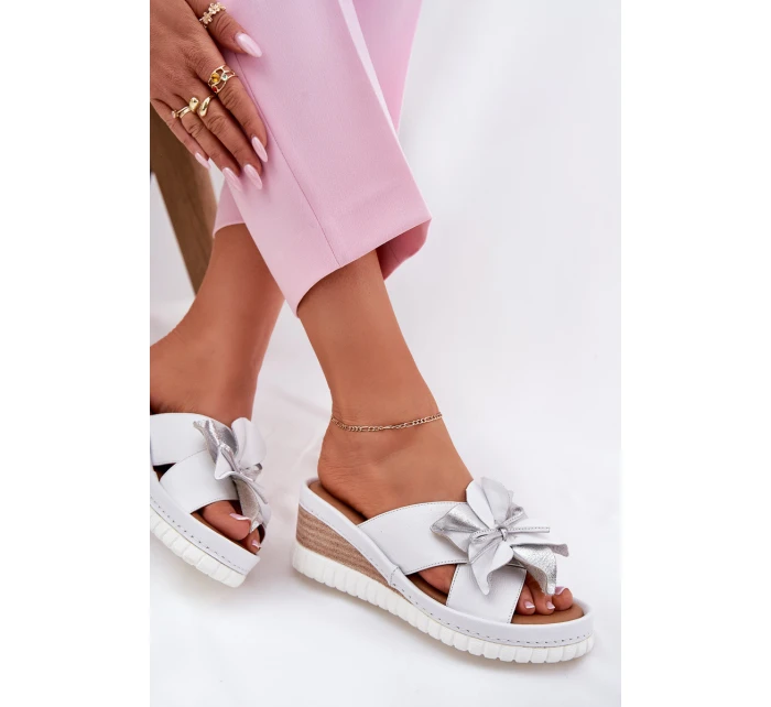 Kožené Dámské Klapky Na Platformě S Ozdobným  model 21695988 - Artiker