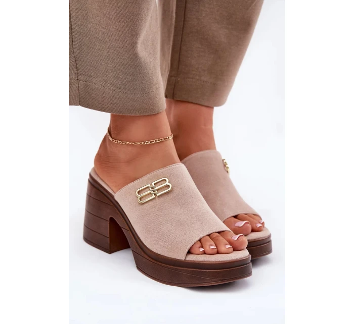 Dámské pantofle na masivním podpatku se zlatým detailem Vinceza – béžové