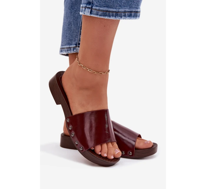 Dámské pantofle s přezkami na nízkém podpatku bordó Brinalle