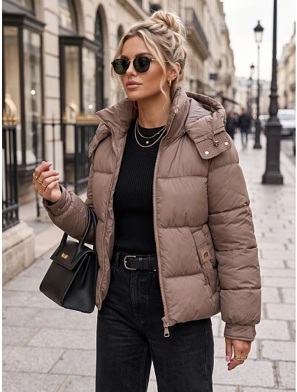 Kurtka damska zimowa pikowana z kapturem beżowa model 22361785 - FashionStreet Kurtka damska zimowa pikowana z kapturem beżowa model 22361785 - FashionStreet