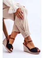 Dámské sandály na klínku s ozdobou černá model 21618450 - Boto Dámské sandály na klínku s ozdobou černá model 21618450 - Boto