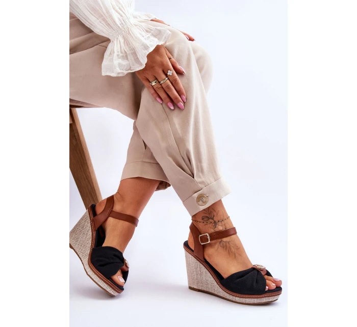 Dámské sandály na klínku s ozdobou černá model 21618450 - Boto Dámské sandály na klínku s ozdobou černá model 21618450 - Boto