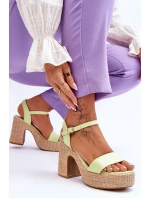 Pohodlné semišové sandály na podpatku Světle zelená model 21613574 - Boto Pohodlné semišové sandály na podpatku Světle zelená model 21613574 - Boto