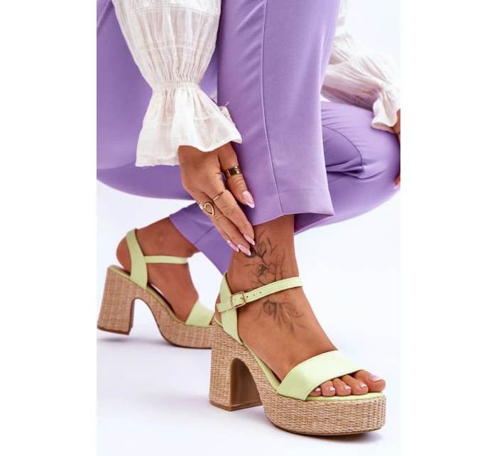 Pohodlné semišové sandály na podpatku Světle zelená model 21613574 - Boto Pohodlné semišové sandály na podpatku Světle zelená model 21613574 - Boto