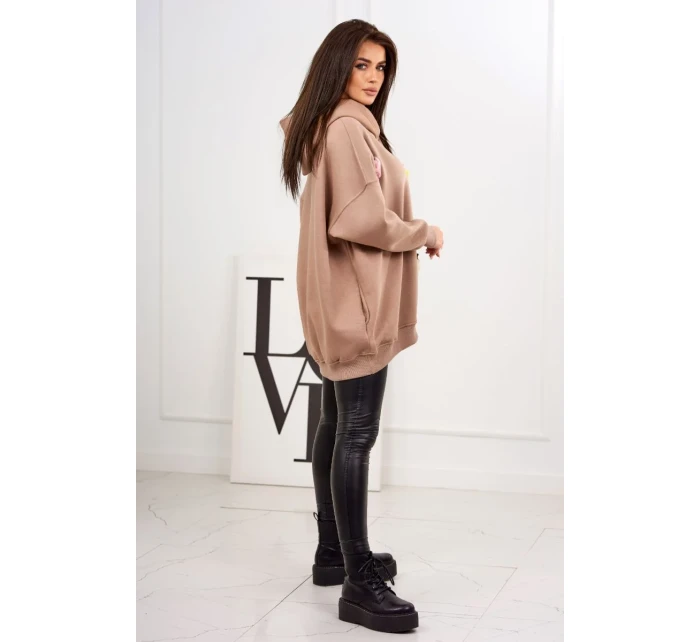 Zateplená mikina s jahodovým motivem tmavě béžová Zateplená mikina s jahodovým motivem tmavě béžová