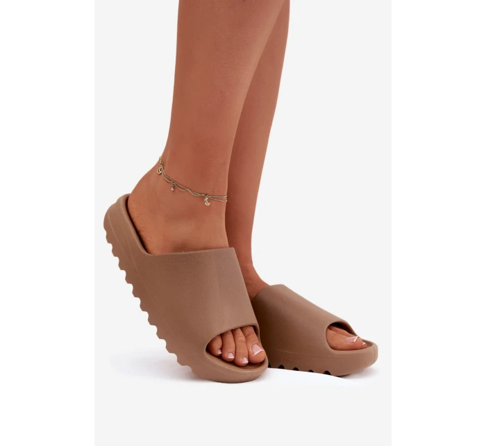 Dámské pantofle na platformě hnědé Olyria