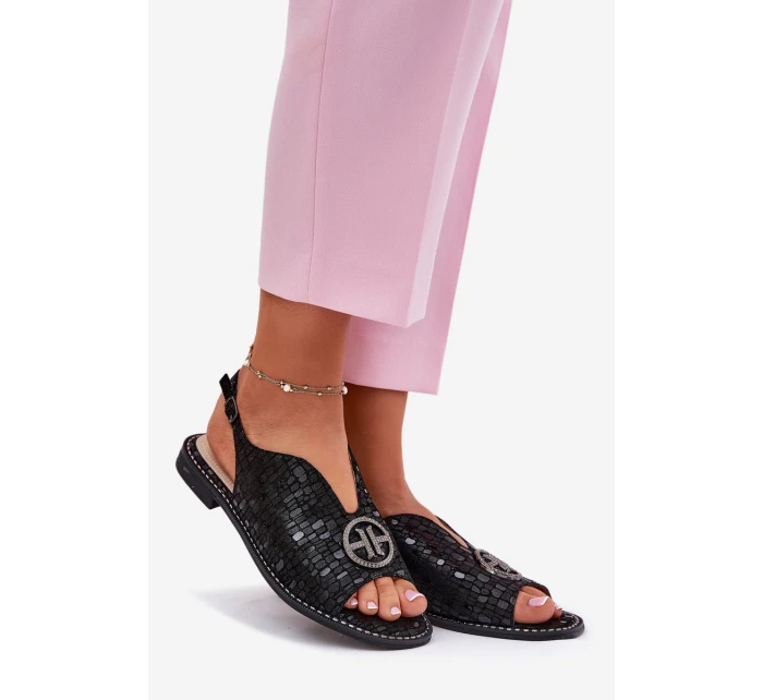 Kožené sandály na plochém podpatku s ozdobou model 21696723 černé - S.Barski