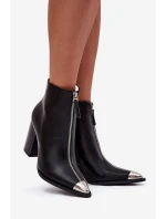 Dámské kotníčkové boty na klínku s ozdobným zipem Černé model 21709047 - Boto Dámské kotníčkové boty na klínku s ozdobným zipem Černé model 21709047 - Boto