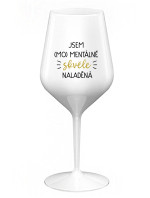 JSEM (MO)MENTÁLNĚ SKVĚLE NALADĚNÁ - bílá nerozbitná sklenice na víno 470 ml