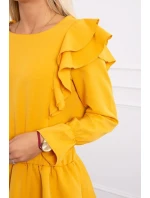 Šaty s vertikálními volány hořčicové barvy