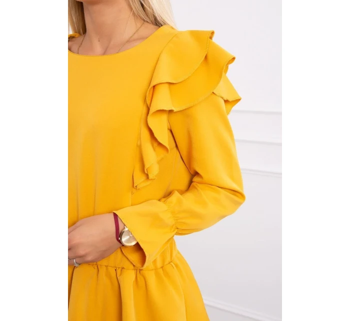 Šaty s vertikálními volány hořčicové barvy