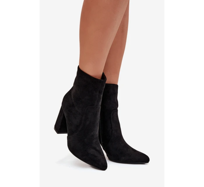 Dámské botky Pralina – zateplené, na sloupkovém podpatku, černé Dámské botky Pralina – zateplené, na sloupkovém podpatku, černé